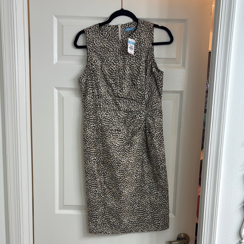 Elegant Sleeveless Dress - Black and White